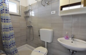 Bathroom - Compact Studio Stay With sea Views and BBQ (Umag)