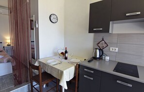 Interior - Compact Studio Stay With sea Views and BBQ (Umag)