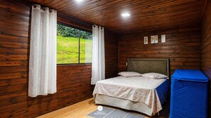 Family Cabin, Air conditioning, Lake View | Premium bedding, free WiFi, individually decorated - Sítio Conteiner do Mano - Águas Mornas (Águas Mornas)