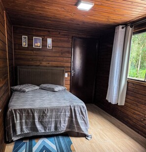 Family Cabin, Air conditioning, Lake View | Premium bedding, individually decorated, individually furnished - Sítio Conteiner do Mano - Águas Mornas (Águas Mornas)
