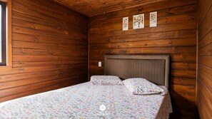 Cabin dành cho gia đình, máy điều hòa, quang cảnh hồ | Bộ đồ giường cao cấp, truy cập Internet không dây miễn phí 