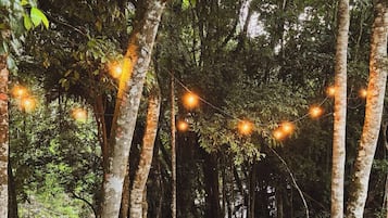 Mặt tiền nơi lưu trú - ban đêm