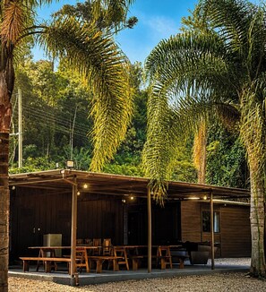 Family Cabin, Air conditioning, Lake View | Outdoor dining - Sítio Conteiner do Mano - Águas Mornas (Águas Mornas)