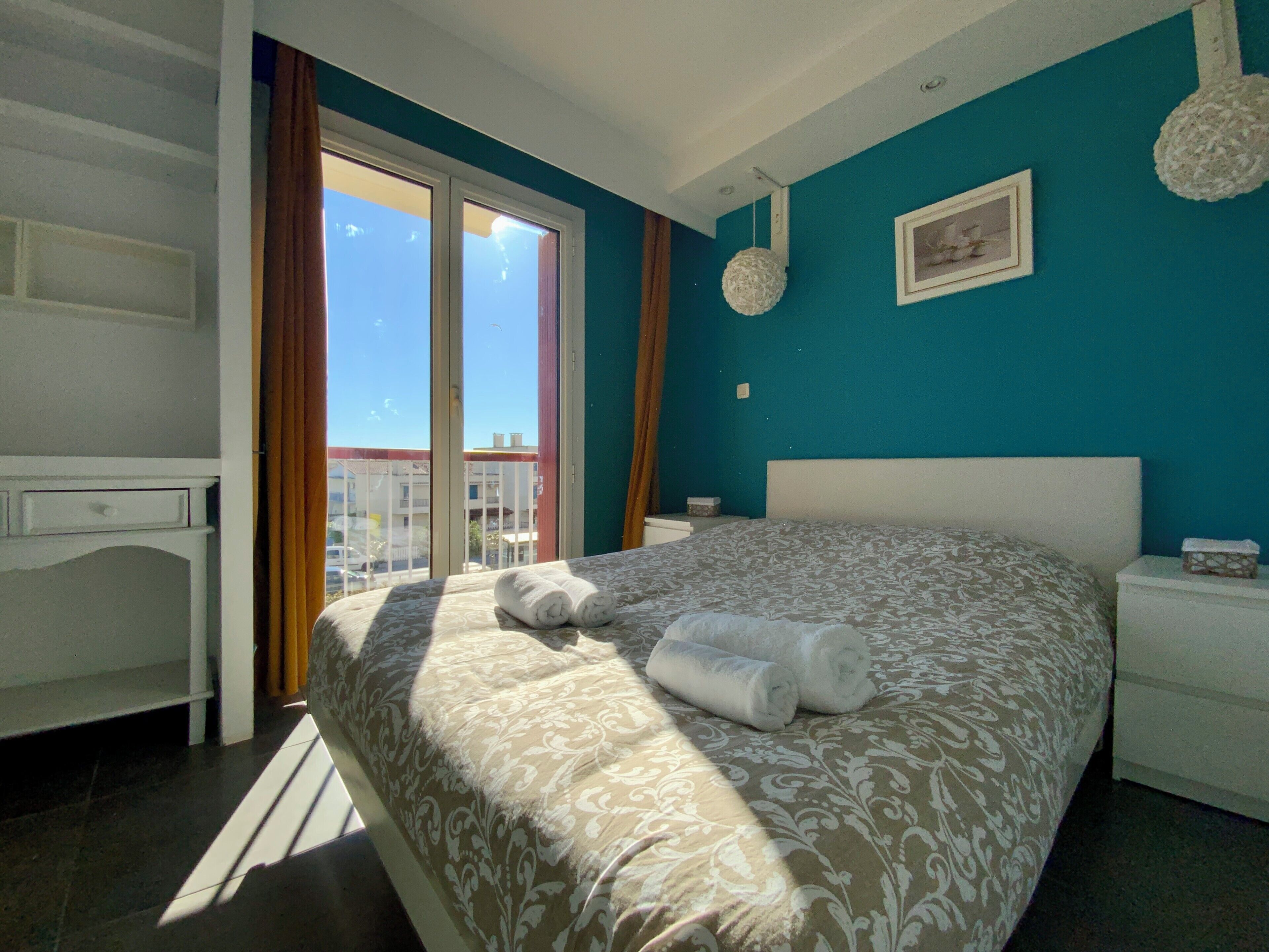 2 chambres, fer et planche à repasser, Wi-Fi, draps fournis