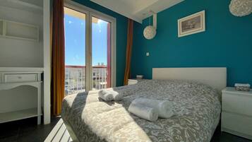 2 chambres, fer et planche à repasser, Wi-Fi, draps fournis