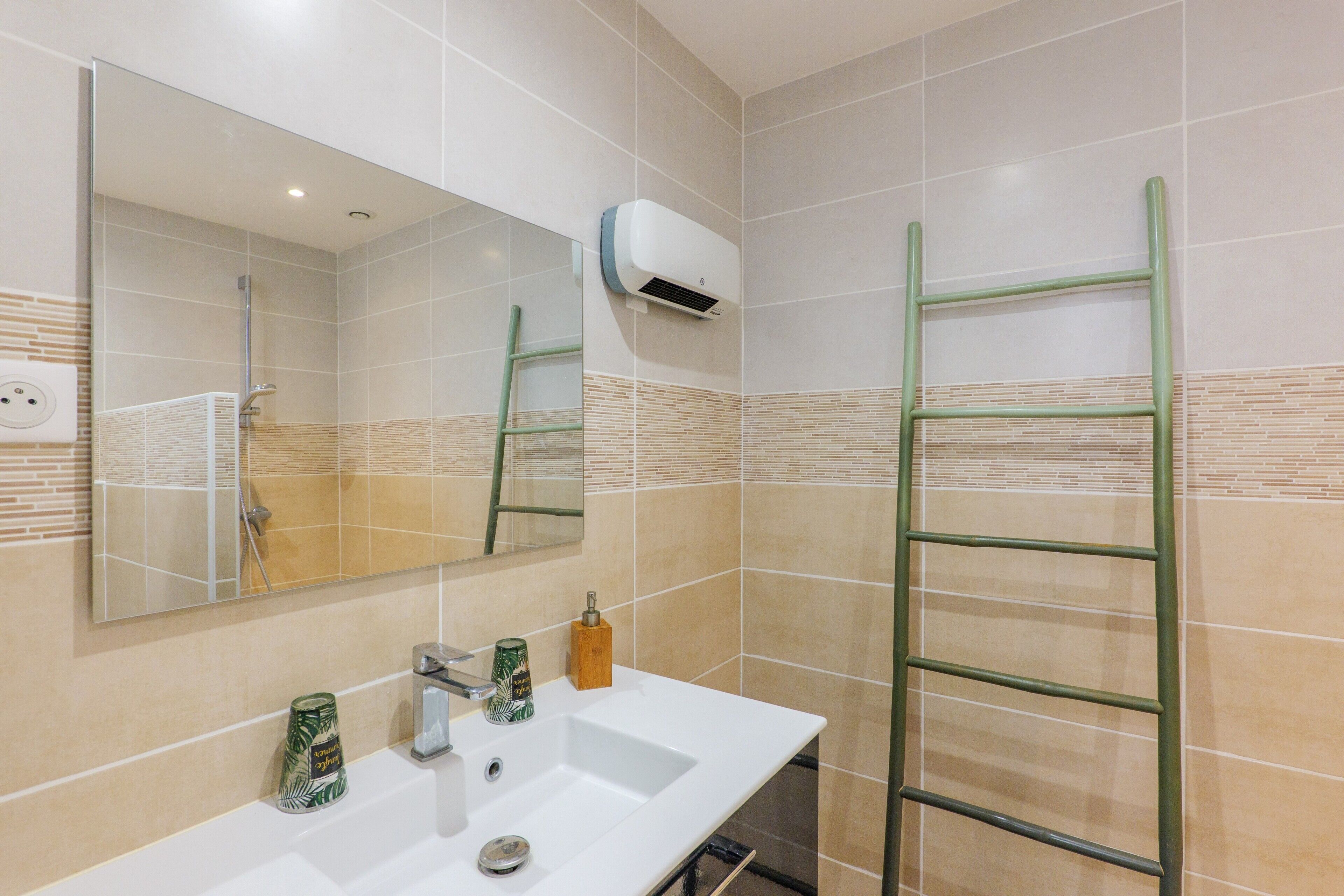 Douche, serviettes fournies
