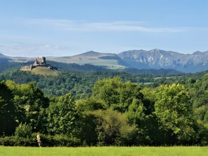 Miscellaneous - Le Balcon des Puys – Restored Farmhouse with Panoramic Mountain Views (Chambon-sur-Lac)