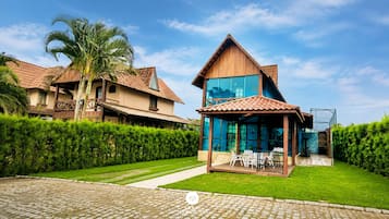 Premium House, Pool Access, Mountain View | Room amenity