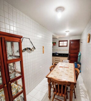 Maison Premium, accès piscine, vue montagne | Salle à manger