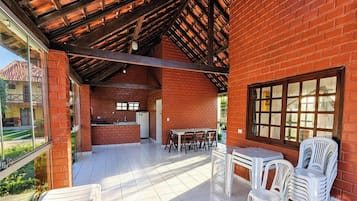 Chalet | Ulkoruokailutilat