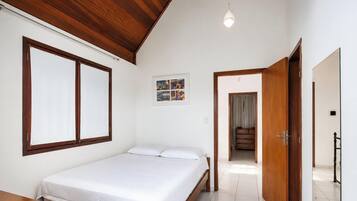 Premium House, Pool Access, Mountain View | Premium bedding, individually decorated, individually furnished