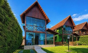 Premium House, Pool Access, Mountain View | Exterior