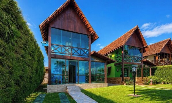 Premium House, Pool Access, Mountain View | Exterior - Casa Blue em Cond Fechado c Piscina - PE (Gravatá)