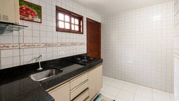 Premium House, Pool Access, Mountain View | Private kitchen | Fridge, microwave, cookware/dishes/utensils, dining table