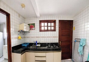 Premium House, Pool Access, Mountain View | Private kitchen