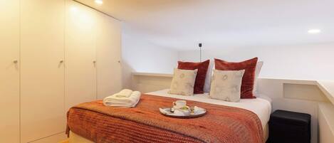 1 bedroom, iron/ironing board, travel cot, WiFi