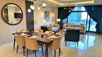 LĂ€genhet Deluxe - 3 sovrum | Restauranger