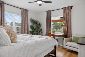 Desk, iron/ironing board, WiFi, bed sheets - Game Room + Huge Yard! 6 mi to DT and Pearl Dist (San Antonio)