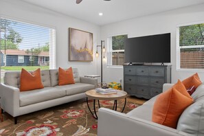 TV - Game Room + Huge Yard! 6 mi to DT and Pearl Dist (San Antonio)