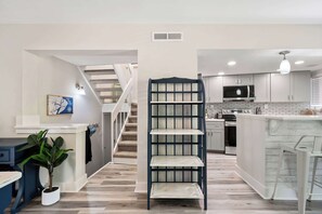 Interior - Coastal Beach Seascape Villa Closest to Beach with Pools (Hilton Head Island)