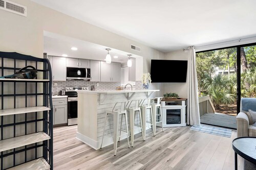 Coastal Beach Seascape Villa Closest to Beach with Pools