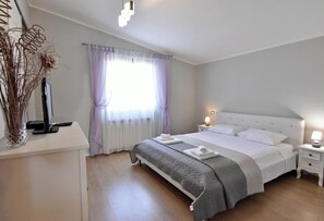 Apartment, 1 Bedroom, Terrace, Garden View - Elegant Living for Your Vacation (Umag)