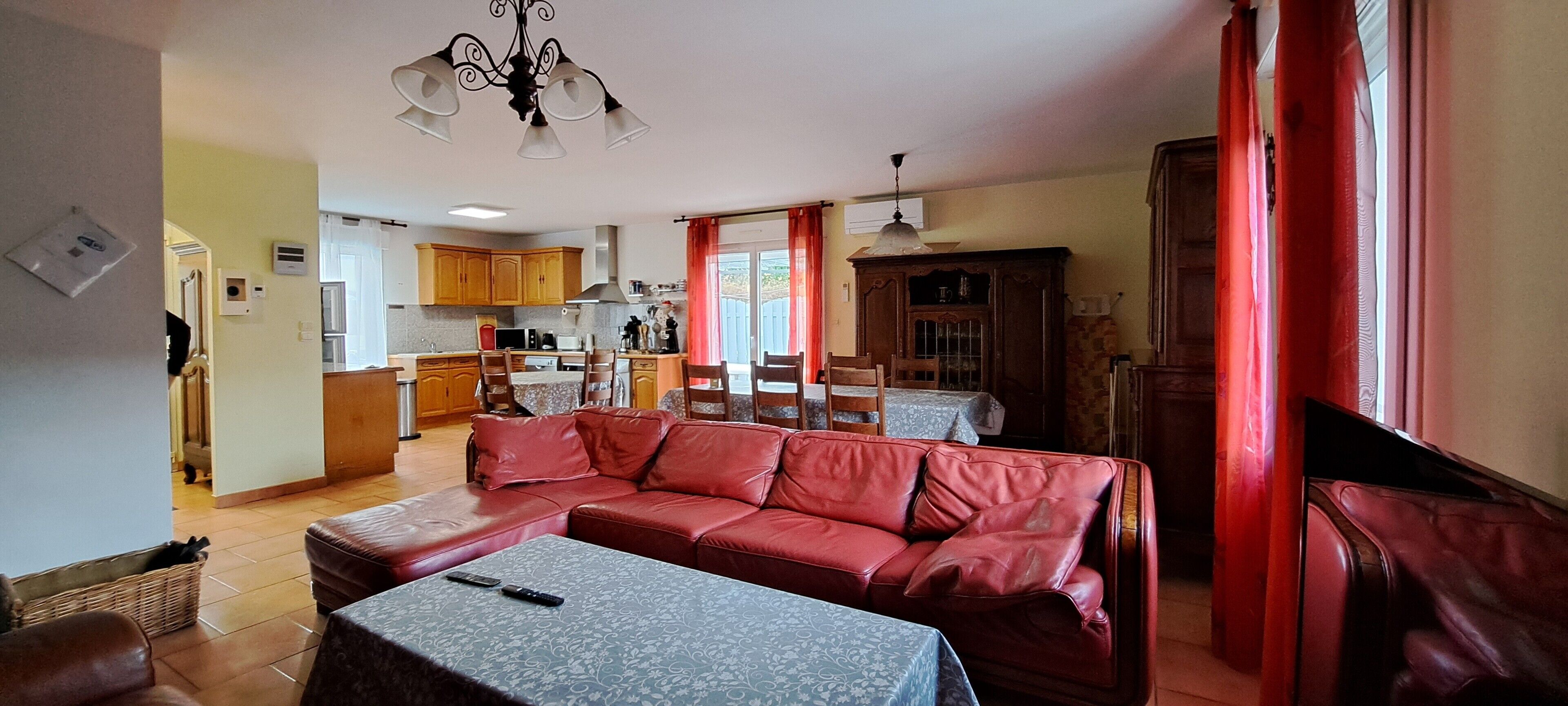 Fernseher, Kamin, DVD-Player, Stereoanlage