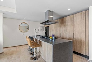 Kühlschrank, Mikrowelle, Geschirrspüler