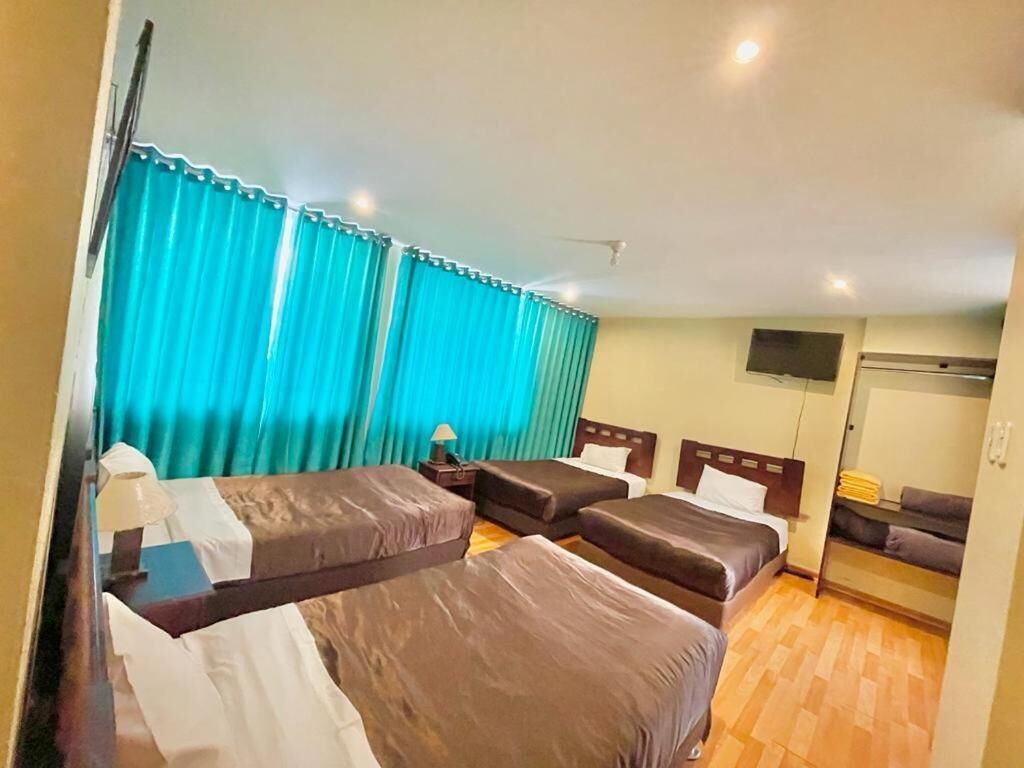 Habitación cuádruple clásica, vistas al patio