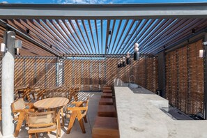 Outdoor dining - Punto Nima Oceanview Condo with Rooftop Pool & Gym (San José del Cabo)