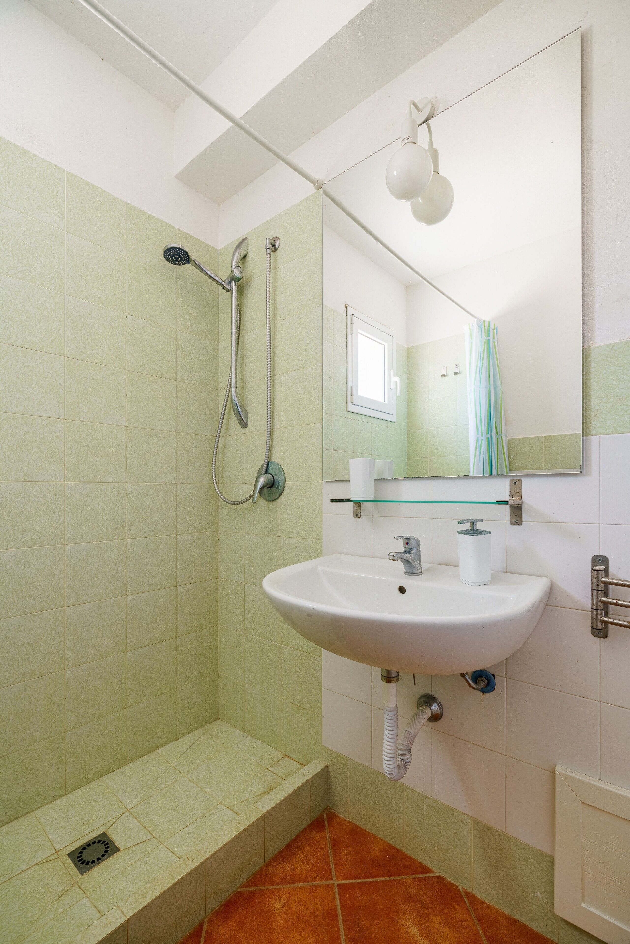Ducha, secador de pelo, toallas