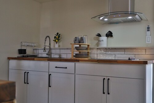 ALL INCLUSIVE Clean, Safe, and Fully Furnished Home Away From Home