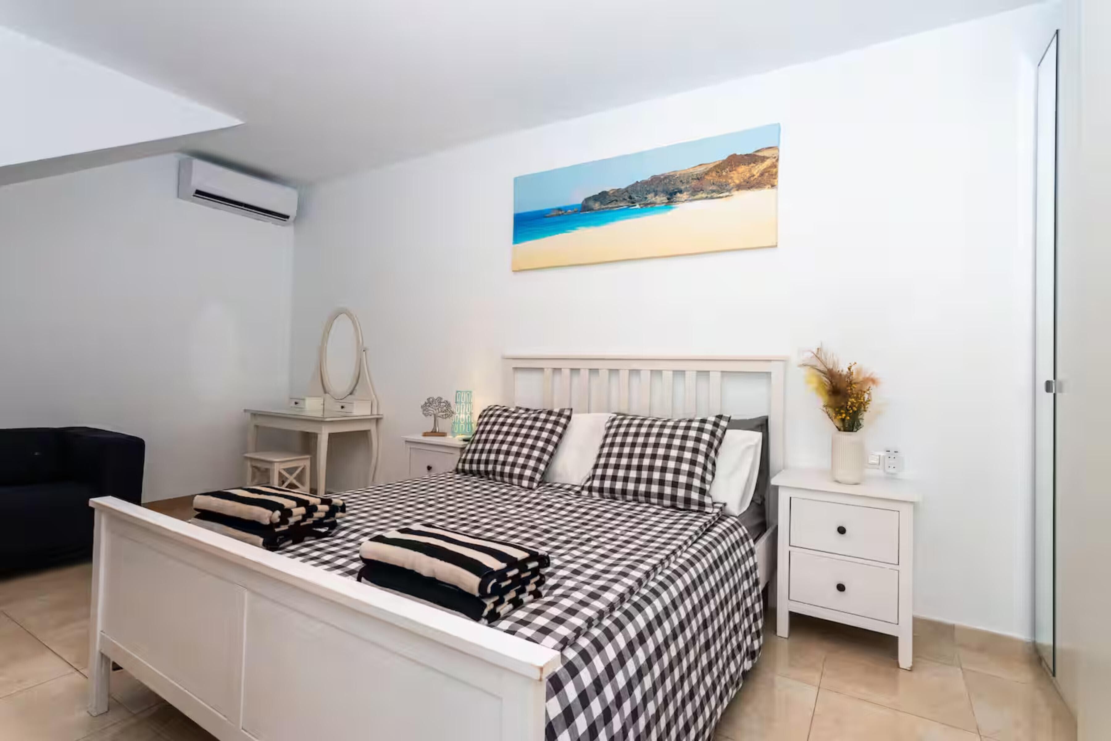 5 habitaciones, tabla de planchar con plancha, wifi y ropa de cama 
