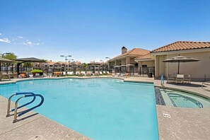 A heated pool - 🌿 Serene 2BR Remodeled Oasis near Mayo Clinic (Scottsdale)