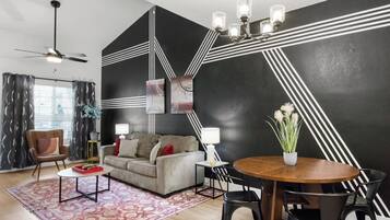Smart TV, futbolito, tenis de mesa y libros