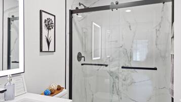 Shower, hair dryer, towels