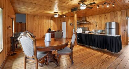 Private Cabin Estate w/ Pool Near Woodville TX