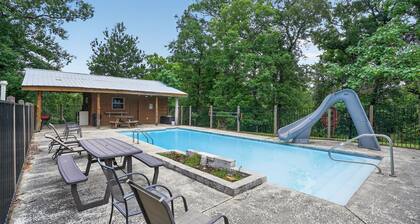 Private Cabin Estate w/ Pool Near Woodville TX