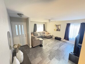 Smart TV - 3BR w/ Private Pool + Backyard Retreat-Perfect for Families -Glendale, AZ (Glendale)