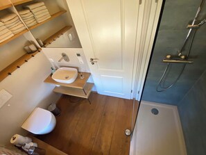 Apartment | Bathroom - Wohnen auf 2 Etagen: Kamin, Terrasse, Fass-sauna, bis 10 Personen (Grossharthau)