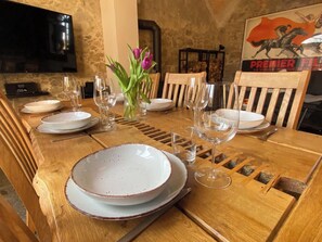 Apartment | Living room - Wohnen auf 2 Etagen: Kamin, Terrasse, Fass-sauna, bis 10 Personen (Grossharthau)