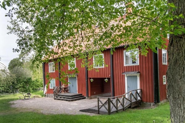 Single Room | Exterior
