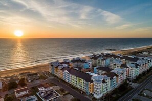 Exterior - NEW Updated! Oceanfront / Pool / Beach / Fishing (Virginia Beach)