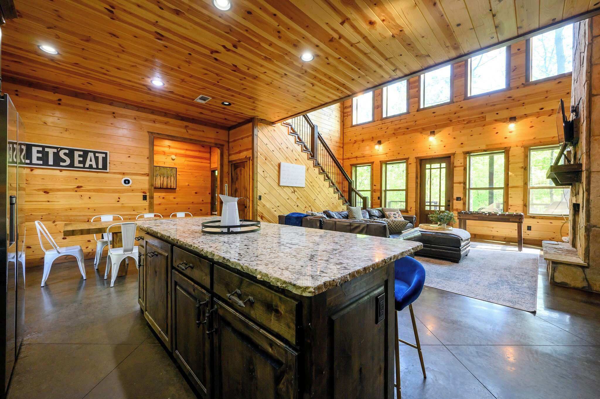Cabin, Multiple Beds, Hot Tub, Garden View (Moonlight Thru the Pines) | Interior