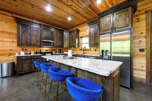 Kabin, Beberapa Tempat Tidur, hot tub, pemandangan kebun (Moonlight Thru the Pines) | Dapur pribadi