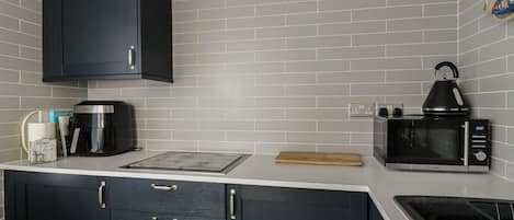 Cottage | Private kitchen | Cookware/dishes/utensils