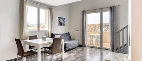 Apartment | Dining