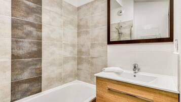 Apartment | Bathroom