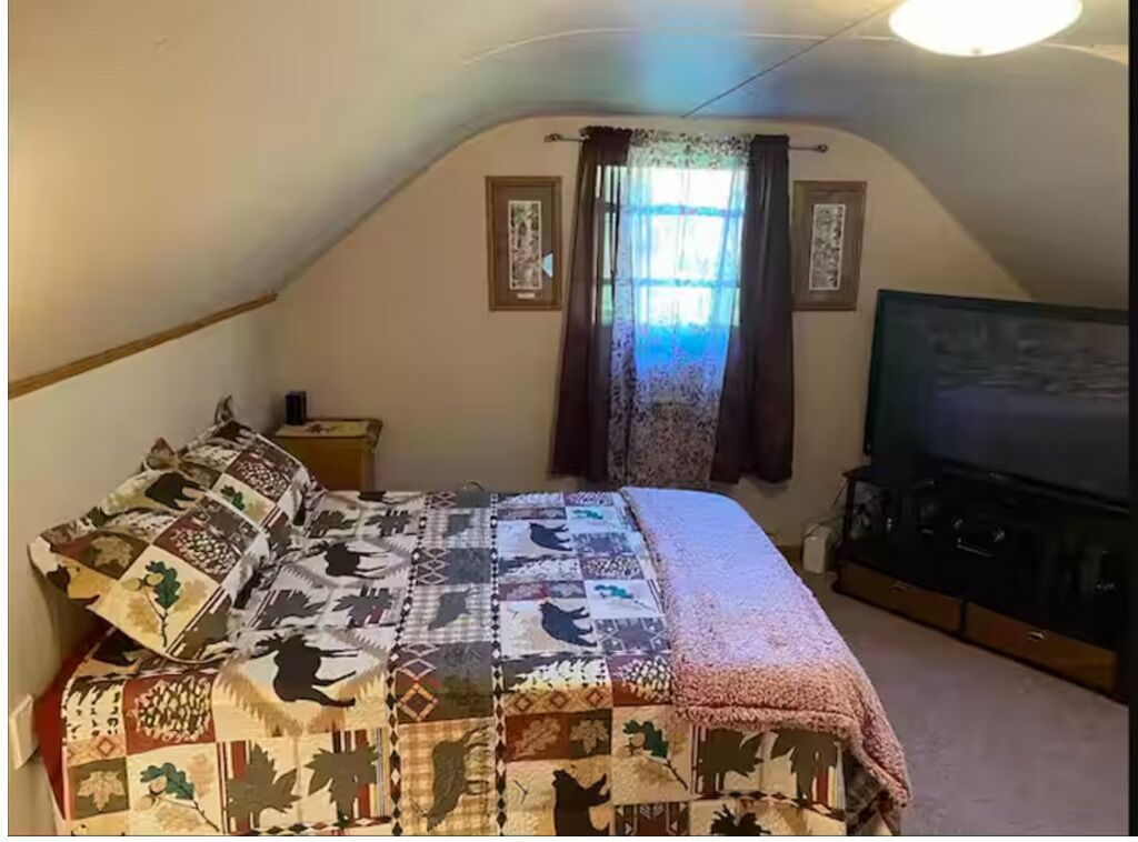 3 habitaciones, tabla de planchar con plancha, wifi y ropa de cama 