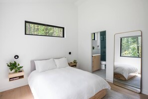 2 bedrooms, desk, travel crib, WiFi